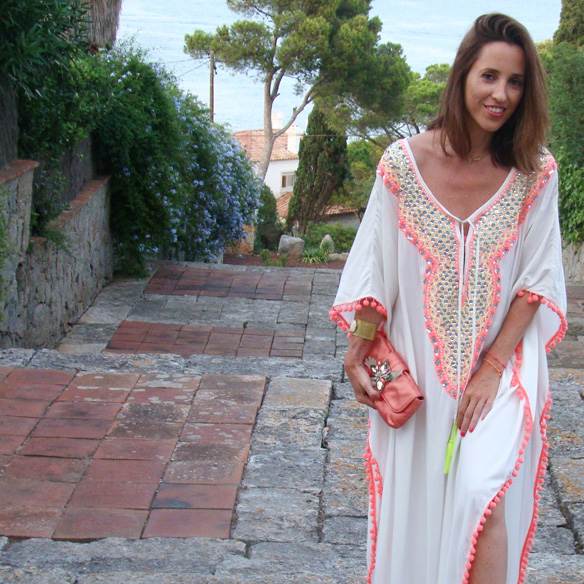 15-colgadas-de-una-percha-marta-r-kaftan-miss-june-paris-pilar-oporto-jimmy-choo-clutch-7