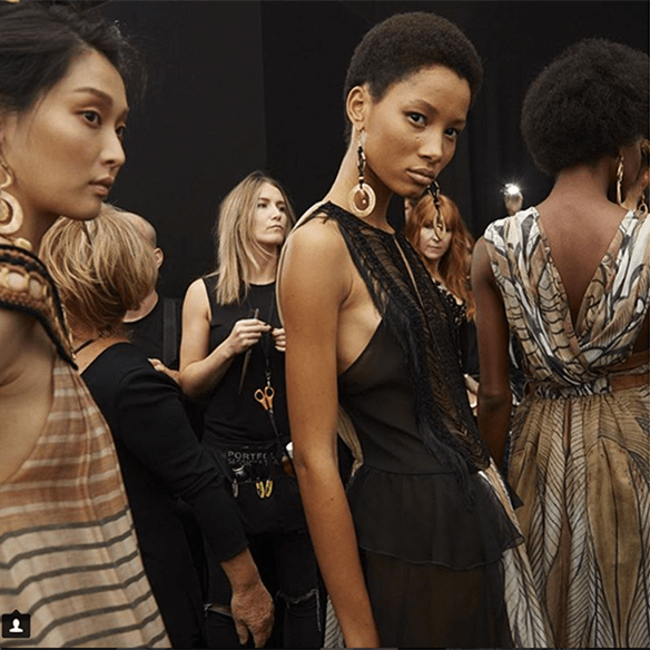 15-colgadas-de-una-percha-milan-fashion-week-mfw-alberta-ferreti-ss-16-2016-13