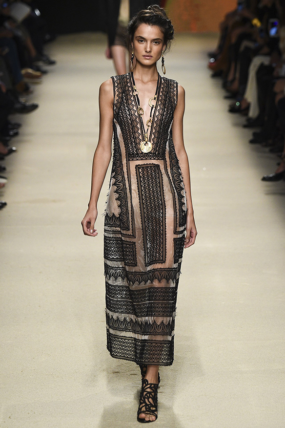 15-colgadas-de-una-percha-milan-fashion-week-mfw-alberta-ferreti-ss-16-2016-3