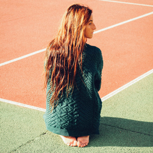 15-colgadas-de-una-percha-bebofi-mapache-by-dark-green-fw-oi-sporty-look-jersey-jumper-verde-green-falda-skirt-3