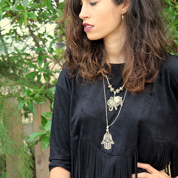 15-colgadas-de-una-percha-blanche-must-have-fw-15-16-oi-imprescindible-flecos-fringes-suede-ante-septum-1