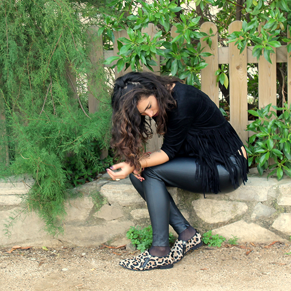 15-colgadas-de-una-percha-blanche-must-have-fw-15-16-oi-imprescindible-flecos-fringes-suede-ante-septum-10