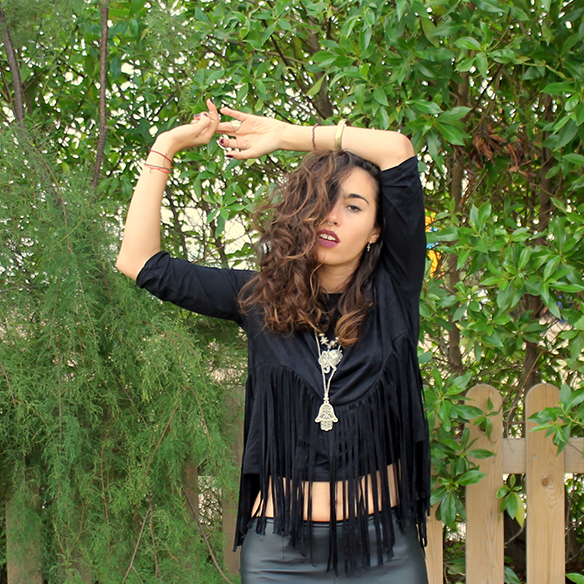 15-colgadas-de-una-percha-blanche-must-have-fw-15-16-oi-imprescindible-flecos-fringes-suede-ante-septum-2