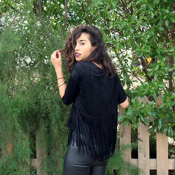 15-colgadas-de-una-percha-blanche-must-have-fw-15-16-oi-imprescindible-flecos-fringes-suede-ante-septum-5