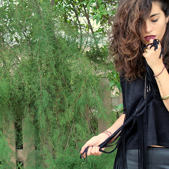 15-colgadas-de-una-percha-blanche-must-have-fw-15-16-oi-imprescindible-flecos-fringes-suede-ante-septum-7