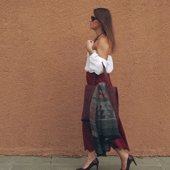 15-colgadas-de-una-percha-carla-kissler-must-have-fw-oi-imprescindible-culottes-encaje-lace-marsala-blusa-off-shoulder-blouse-1