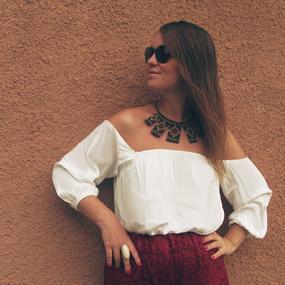 15-colgadas-de-una-percha-carla-kissler-must-have-fw-oi-imprescindible-culottes-encaje-lace-marsala-blusa-off-shoulder-blouse-2