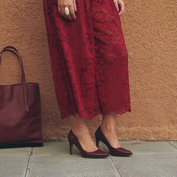 15-colgadas-de-una-percha-carla-kissler-must-have-fw-oi-imprescindible-culottes-encaje-lace-marsala-blusa-off-shoulder-blouse-6