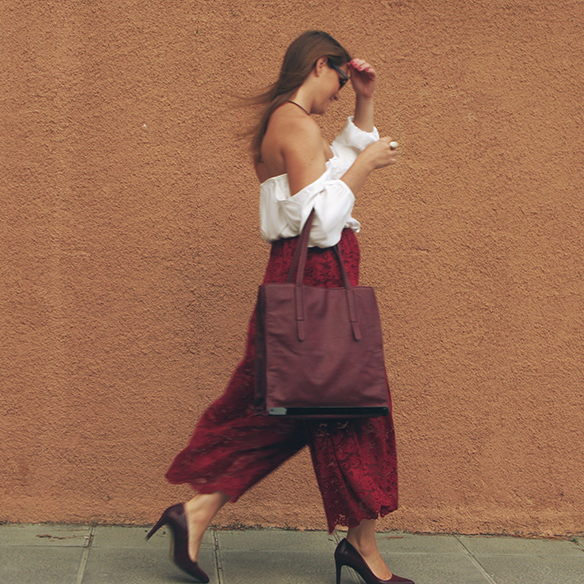 15-colgadas-de-una-percha-carla-kissler-must-have-fw-oi-imprescindible-culottes-encaje-lace-marsala-blusa-off-shoulder-blouse-7