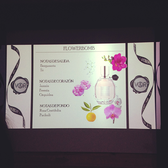 15-colgadas-de-una-percha-flowerbomb-viktor-&-rolf-perfume-fragancia-perfume-fragrance-10º-aniversario-10th-anniversary-11