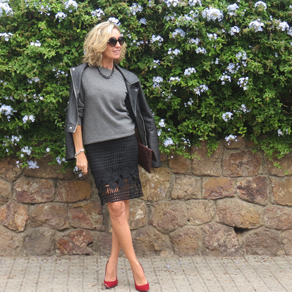 15-colgadas-de-una-percha-maica-jau-conceptos-de-estilo-falda-lapiz-troquelada-die-cut-pencil-skirt-stilettos-rojos-negros-jersey-lana-cazadora-jacket-1