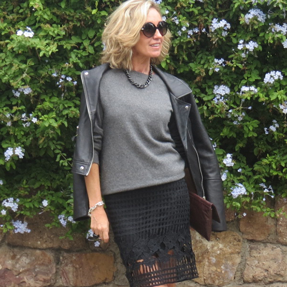 15-colgadas-de-una-percha-maica-jau-conceptos-de-estilo-falda-lapiz-troquelada-die-cut-pencil-skirt-stilettos-rojos-negros-jersey-lana-cazadora-jacket-7