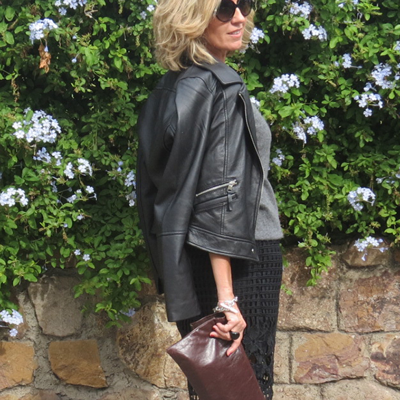 15-colgadas-de-una-percha-maica-jau-conceptos-de-estilo-falda-lapiz-troquelada-die-cut-pencil-skirt-stilettos-rojos-negros-jersey-lana-cazadora-jacket-8