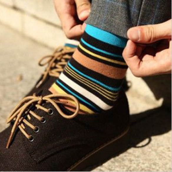 15-colgadas-de-una-percha-sunday-man-day-look-outfit-hombre-men-menswear-moda-masculina-happy-socks-calcetines-originales-estilosos-zapatos-shoes-7