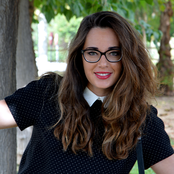 15-colgadas-de-una-percha-alicia-alvarez-polka-dot-dress-guantes-gloves-botas-boots-shirt-collar-cuello-camisa-gafas-glasses-2