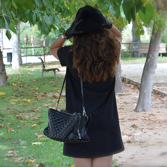 15-colgadas-de-una-percha-alicia-alvarez-polka-dot-dress-guantes-gloves-botas-boots-shirt-collar-cuello-camisa-gafas-glasses-8