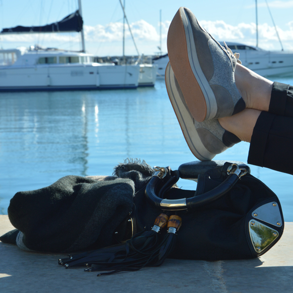 15-colgadas-de-una-percha-alicia-alvarez-sporty-chic-woman-trainers-bambas-baggy-pants-blazer-top-lencero-7