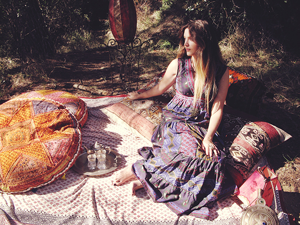 15-colgadas-de-una-percha-almah-scented-jewelry-lookbook-fw-15-16-joyeria-bisuteria-aromatica-perfumada-anna-duarte-gina-carreras-boho-4