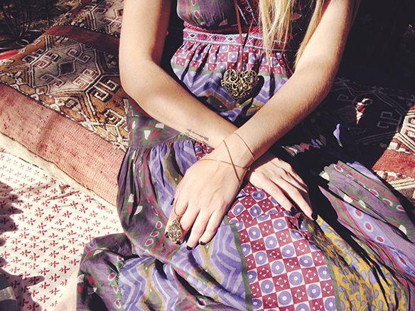 15-colgadas-de-una-percha-almah-scented-jewelry-lookbook-fw-15-16-joyeria-bisuteria-aromatica-perfumada-anna-duarte-gina-carreras-boho-5