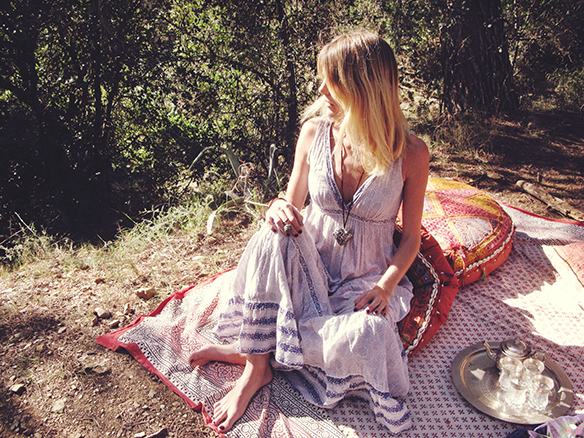 15-colgadas-de-una-percha-almah-scented-jewelry-lookbook-fw-15-16-joyeria-bisuteria-aromatica-perfumada-anna-duarte-gina-carreras-boho-6