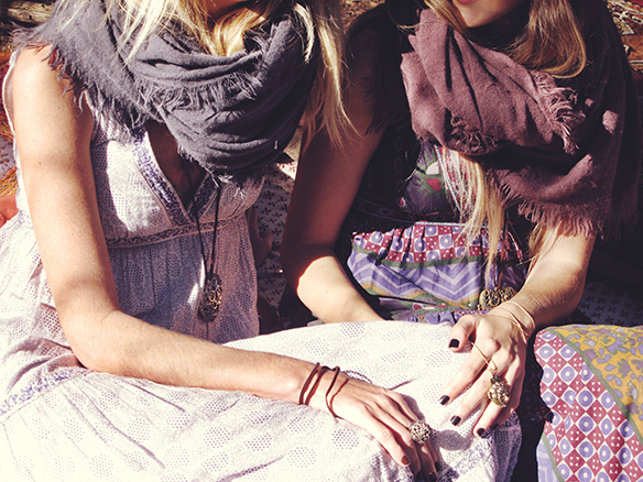 15-colgadas-de-una-percha-almah-scented-jewelry-lookbook-fw-15-16-joyeria-bisuteria-aromatica-perfumada-anna-duarte-gina-carreras-boho-9