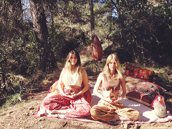 15-colgadas-de-una-percha-almah-scented-jewelry-lookbook-fw-15-16-joyeria-bisuteria-aromatica-perfumada-anna-duarte-gina-carreras-hippie-yoga-10