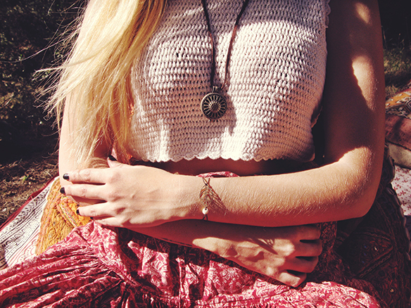 15-colgadas-de-una-percha-almah-scented-jewelry-lookbook-fw-15-16-joyeria-bisuteria-aromatica-perfumada-anna-duarte-gina-carreras-hippie-yoga-4