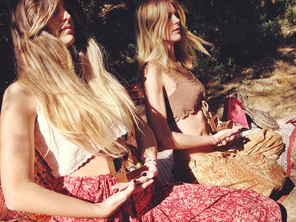 15-colgadas-de-una-percha-almah-scented-jewelry-lookbook-fw-15-16-joyeria-bisuteria-aromatica-perfumada-anna-duarte-gina-carreras-hippie-yoga-9