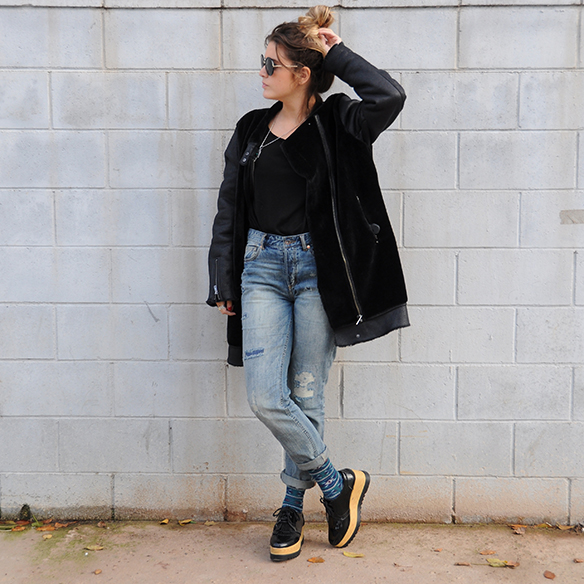 15-colgadas-de-una-percha-anna-duarte-boyfriend-jeans-socks-calcetines-cuero-pelo-chaqueta-fur-leather-jacket-zapatos-plataforma-madera-wood-platform-shoes-fatima-1