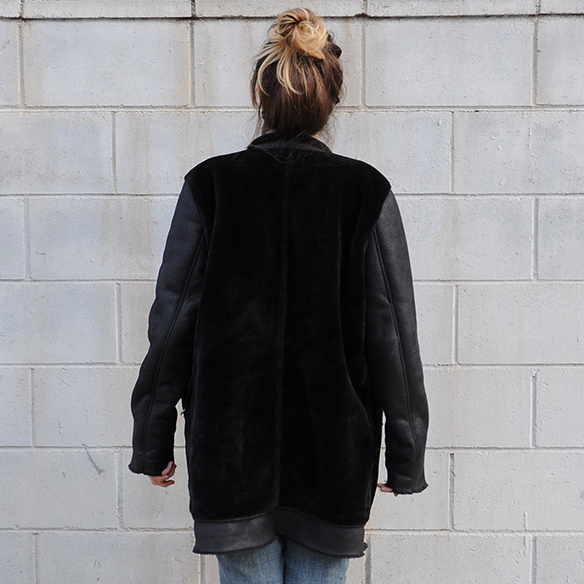 15-colgadas-de-una-percha-anna-duarte-boyfriend-jeans-socks-calcetines-cuero-pelo-chaqueta-fur-leather-jacket-zapatos-plataforma-madera-wood-platform-shoes-fatima-9