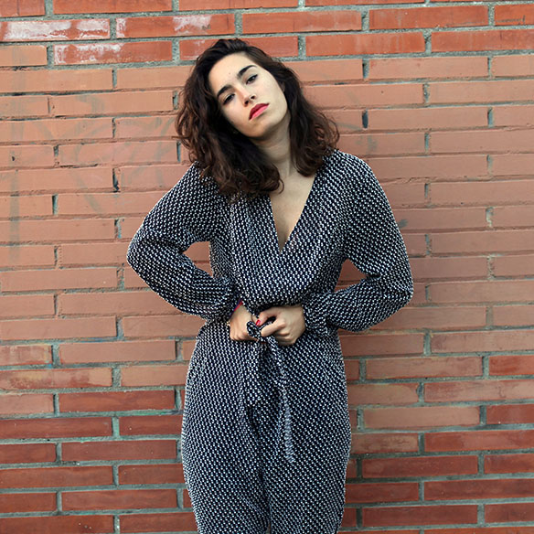 15-colgadas-de-una-percha-blanche-jumpsuit-mono-red-lips-jacket-chaqueta-1