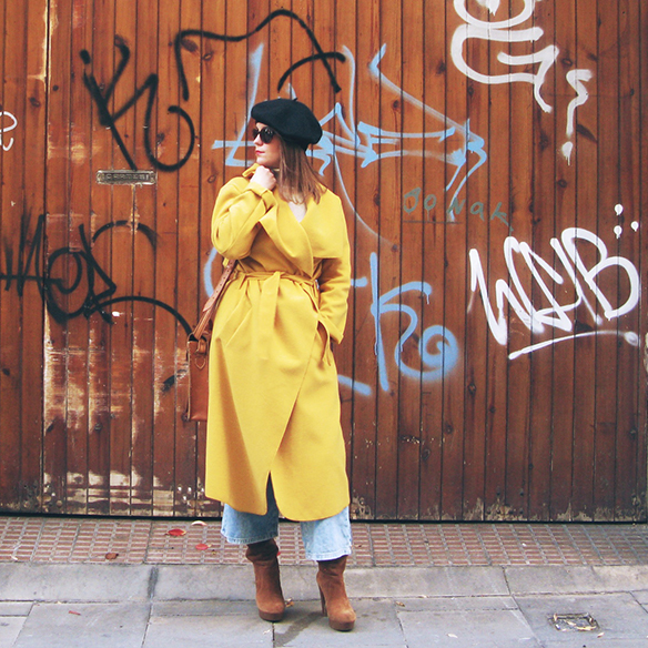 15-colgadas-de-una-percha-carla-kissler-abrigo-mostaza-mustard-coat-boina-beret-cropped-flare-pants-jersey-cuello-alto-punto-canale-turtleneck-ribbed-knit-10