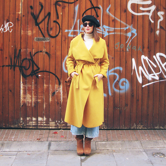 15-colgadas-de-una-percha-carla-kissler-abrigo-mostaza-mustard-coat-boina-beret-cropped-flare-pants-jersey-cuello-alto-punto-canale-turtleneck-ribbed-knit-6
