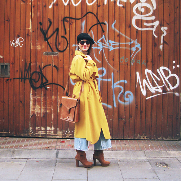 15-colgadas-de-una-percha-carla-kissler-abrigo-mostaza-mustard-coat-boina-beret-cropped-flare-pants-jersey-cuello-alto-punto-canale-turtleneck-ribbed-knit-8