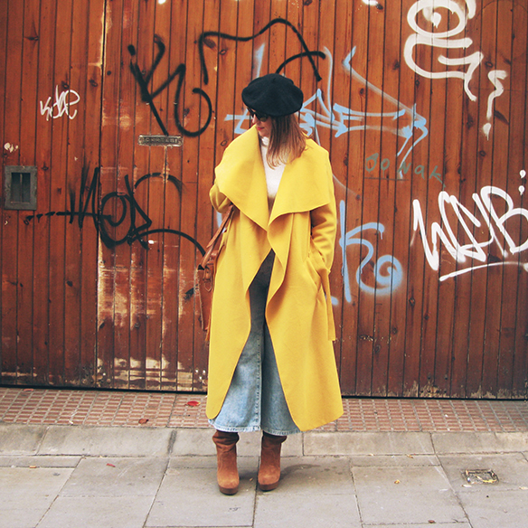 15-colgadas-de-una-percha-carla-kissler-abrigo-mostaza-mustard-coat-boina-beret-cropped-flare-pants-jersey-cuello-alto-punto-canale-turtleneck-ribbed-knit-9