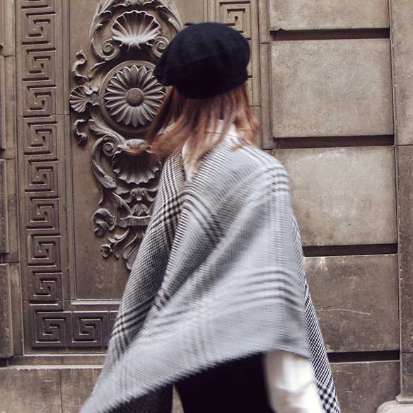 15-colgadas-de-una-percha-carla-kissler-granny-shoes-poncho-boina-beret-culottes-70s-bow-shirt-snake-print-7