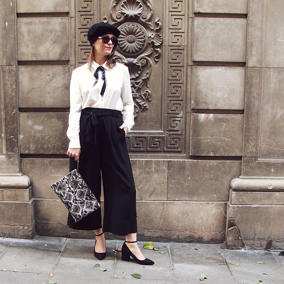 15-colgadas-de-una-percha-carla-kissler-granny-shoes-poncho-boina-beret-culottes-70s-bow-shirt-snake-print-8