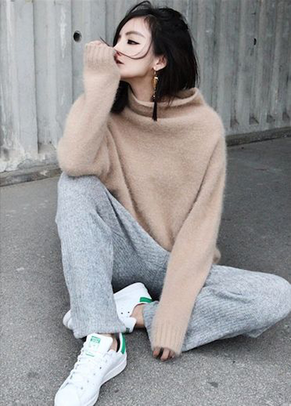 15-colgadas-de-una-percha-december-mood-board-diciembre-abrigos-pelo-fur-coats-maxi-jerseis-lana-wool-jumpers-white-blanco-fiestas-holidays-frio-cold-winter-invierno-14