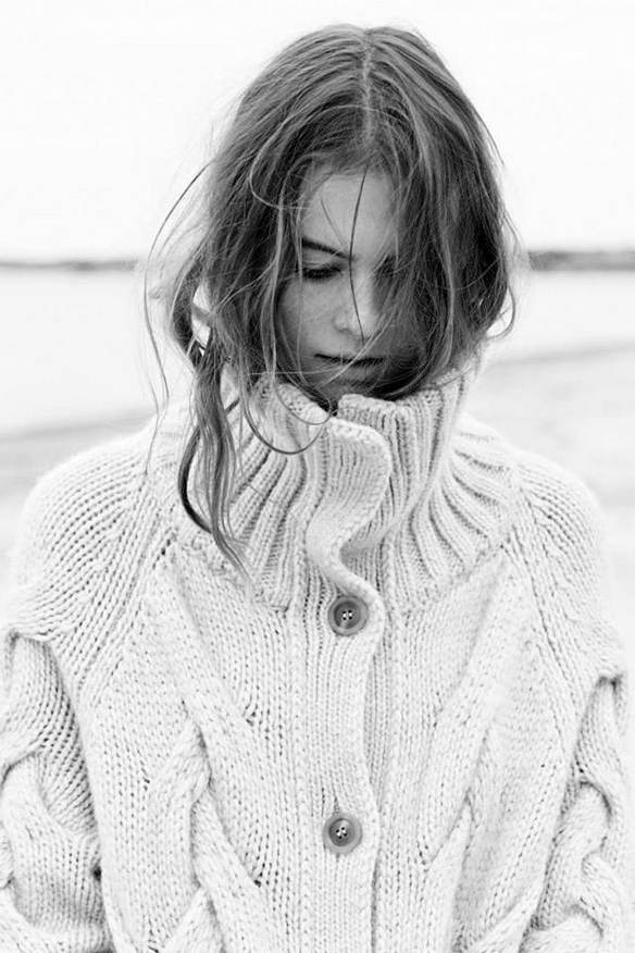 15-colgadas-de-una-percha-december-mood-board-diciembre-abrigos-pelo-fur-coats-maxi-jerseis-lana-wool-jumpers-white-blanco-fiestas-holidays-frio-cold-winter-invierno-17