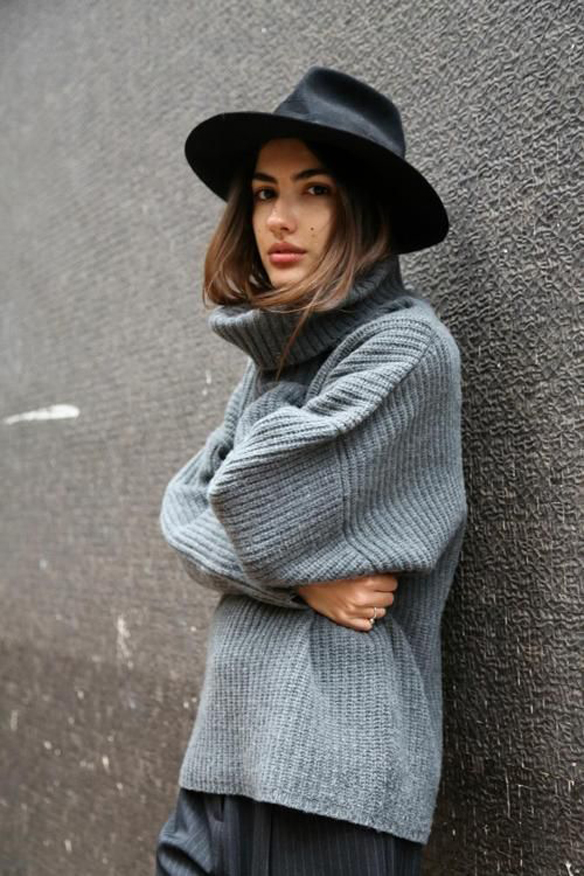 15-colgadas-de-una-percha-december-mood-board-diciembre-abrigos-pelo-fur-coats-maxi-jerseis-lana-wool-jumpers-white-blanco-fiestas-holidays-frio-cold-winter-invierno-24