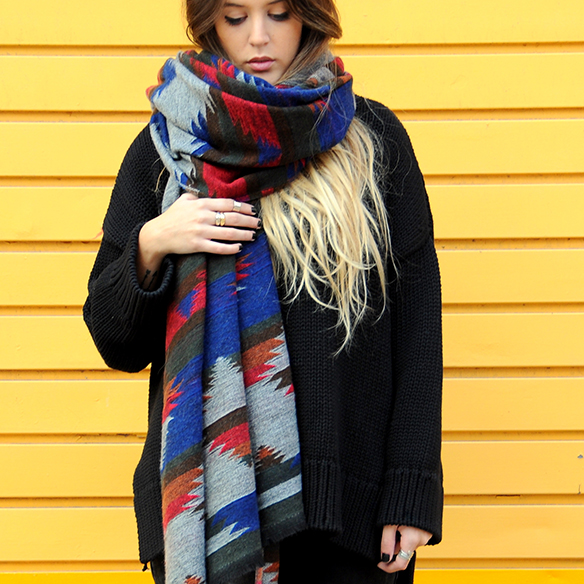 15-colgadas-de-una-percha-anna-duarte-mix-and-match-mom-jeans-bufanda-xl-scarf-animal-print-1