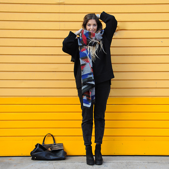 15-colgadas-de-una-percha-anna-duarte-mix-and-match-mom-jeans-bufanda-xl-scarf-animal-print-2