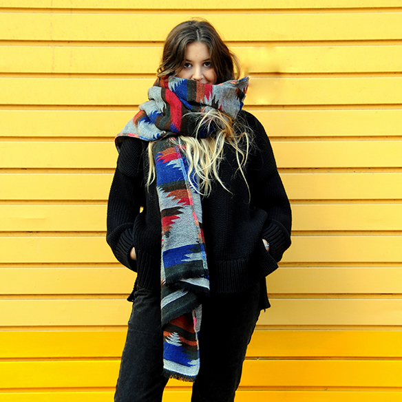 15-colgadas-de-una-percha-anna-duarte-mix-and-match-mom-jeans-bufanda-xl-scarf-animal-print-3