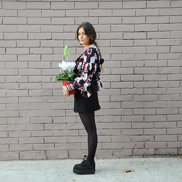 15-colgadas-de-una-percha-anna-duarte-navidad-christmas-pichi-pinafore-mangas-murcielago-bat-sleeves-berenjena-eggplant-trenza-braid-2