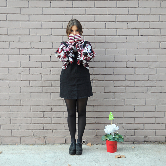 15-colgadas-de-una-percha-anna-duarte-navidad-christmas-pichi-pinafore-mangas-murcielago-bat-sleeves-berenjena-eggplant-trenza-braid-8