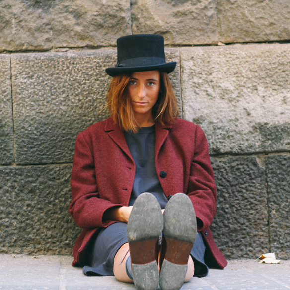 15-colgadas-de-una-percha-bebofi-navidad-christmas-sombrero-hat-vestido-midi-dress-chaqueta-blazer-calcetines-socks-oxford-shoes-10