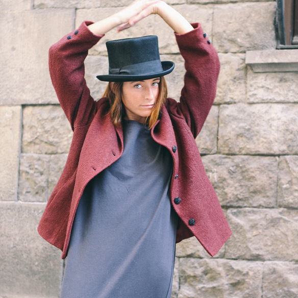 15-colgadas-de-una-percha-bebofi-navidad-christmas-sombrero-hat-vestido-midi-dress-chaqueta-blazer-calcetines-socks-oxford-shoes-3