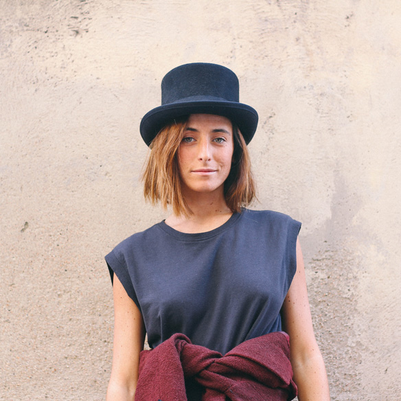 15-colgadas-de-una-percha-bebofi-navidad-christmas-sombrero-hat-vestido-midi-dress-chaqueta-blazer-calcetines-socks-oxford-shoes-6