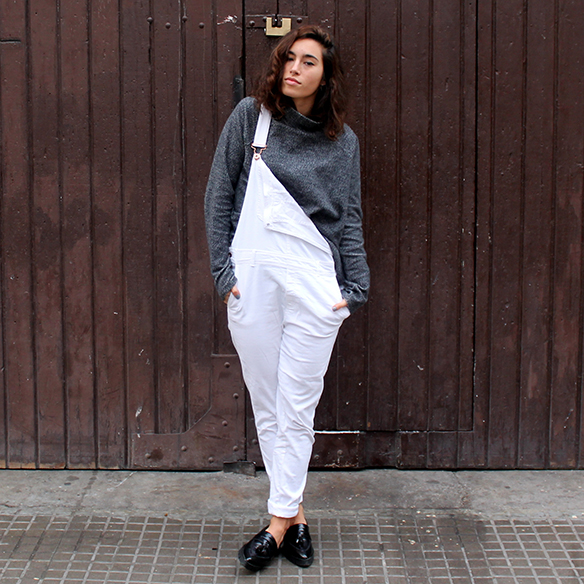 15-colgadas-de-una-percha-blanche-blanco-white-gris-grey-peto-dungarees-mocasines-loafers-b-&-w-negro-black-estampado-geometrico-geometric-print-3