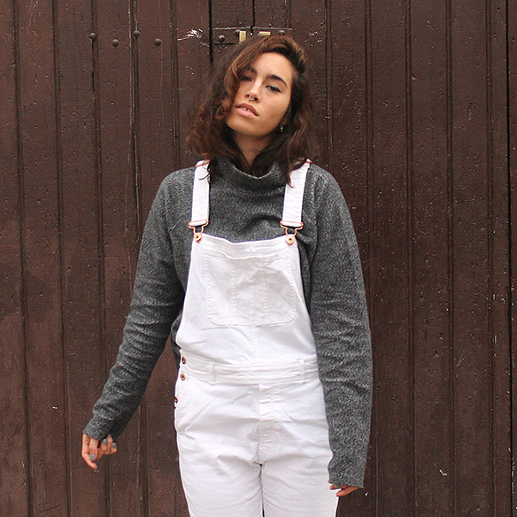 15-colgadas-de-una-percha-blanche-blanco-white-gris-grey-peto-dungarees-mocasines-loafers-b-&-w-negro-black-estampado-geometrico-geometric-print-4